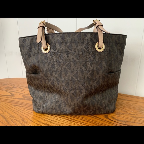 Michael Kors Jet Set tote. - Picture 2 of 4